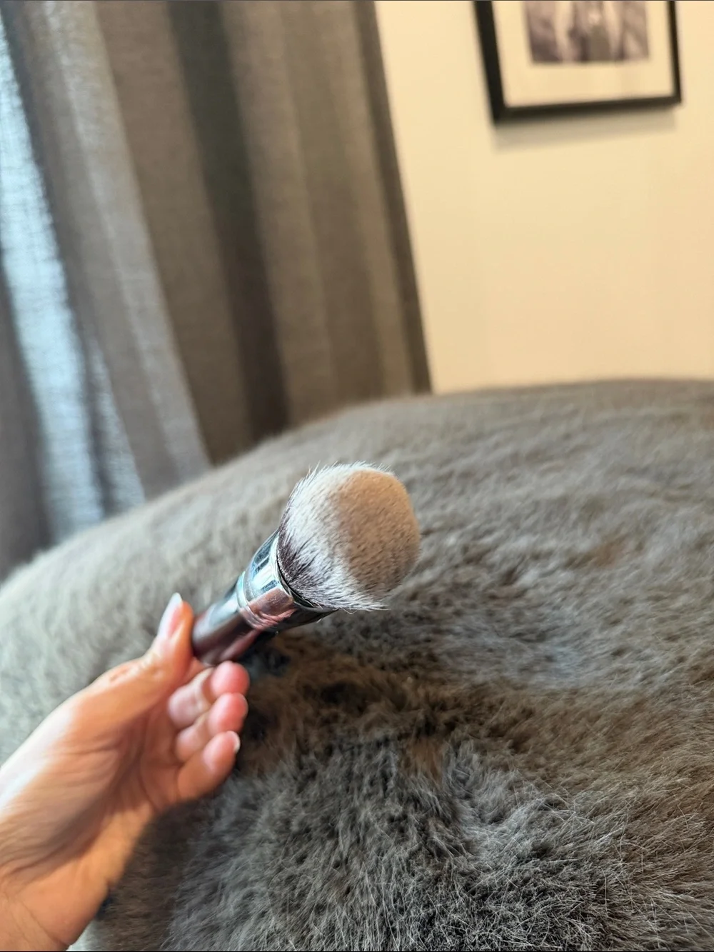 Morphe Short Handle Duo-Tone Buffing Brush - Black & White